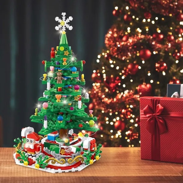 Building block advent calendar that assembles a lit Christmas tree